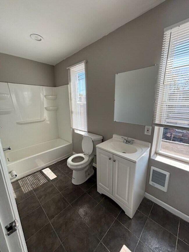 Building Photo - Spacious 2BR / 2BA Single-Family Home Near Fishtown – Available Now!