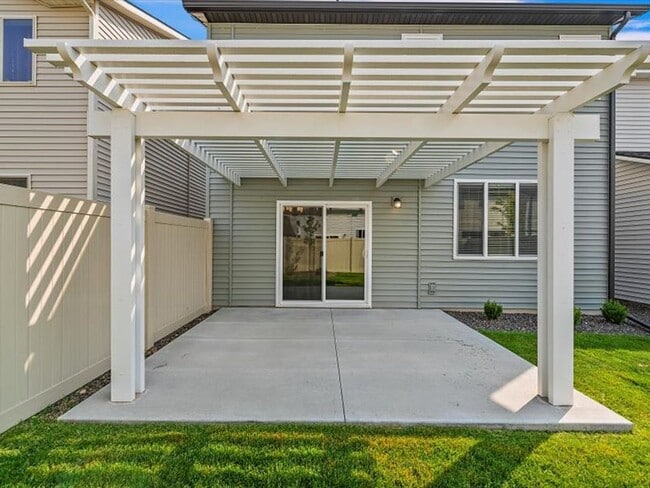 Building Photo - Must See!  Ready to move in! 4 bedroom, 2 bath home available in Verado with landscaping Included!