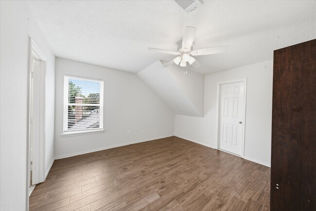 Building Photo - 2214 Lytham Ln
