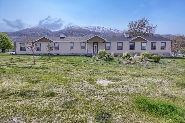 Building Photo - Scenic View Apartment Homes