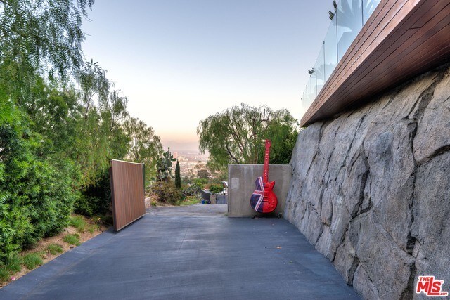 Building Photo - 1699 Woods Dr