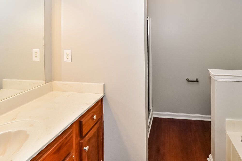 Building Photo - 4088 Ravenwood Dr N