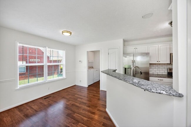 Building Photo - 197 Red Jacket Trce