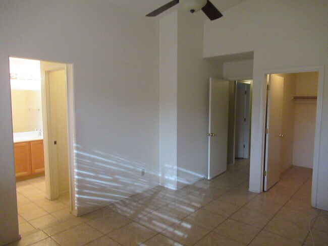 Building Photo - Attractive 4 Bedroom 2 Bath Home in the Tu...