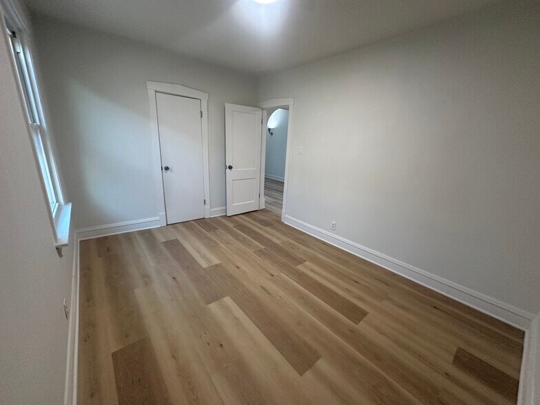 Building Photo - 5624 N Marmora Ave