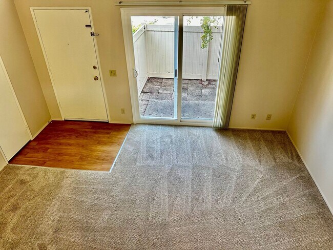 Building Photo - Spacious La Jolla 2BR/1.5BA Townhouse with Garage Parking