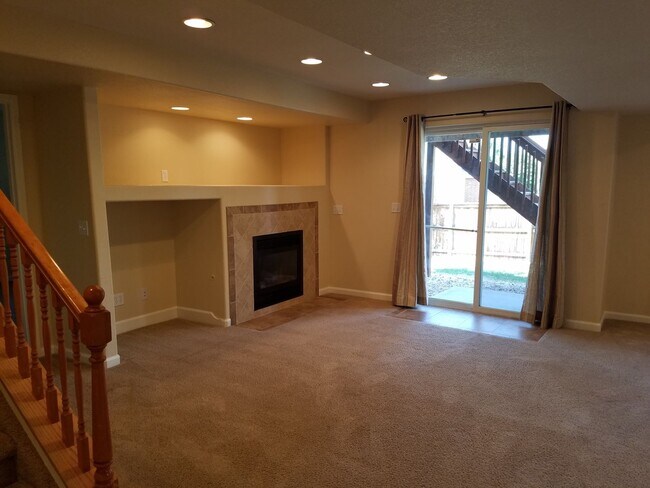 Building Photo - Tollgate Crossing 2 Story with 6 Bedrooms ...