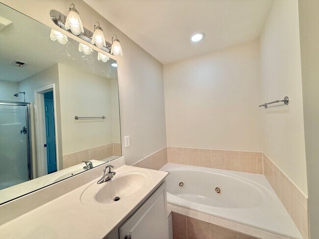 Building Photo - Gorgeous End Unit 3BD, 2.5BA Raleigh Townhome in a Prime Location Near Triangle Town Center, Poyn...