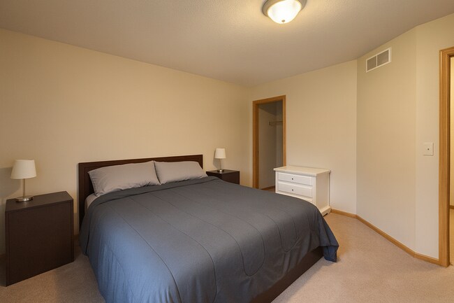 Building Photo - 1040/1044 4th St SE, Forest Lake, MN 55129 (duplex)