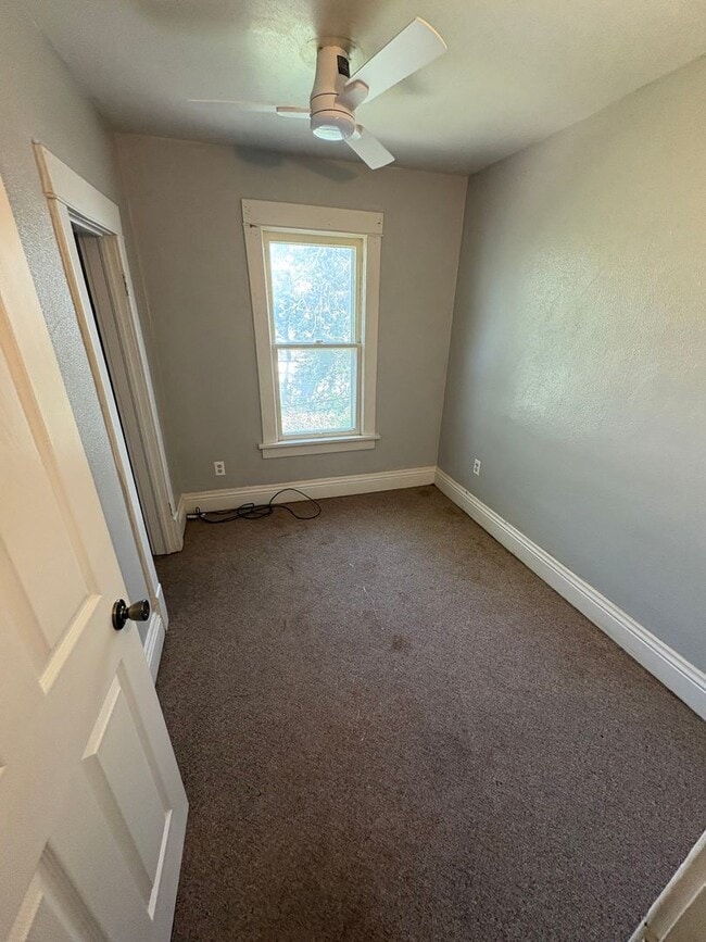 Building Photo - 2 bedroom 1 bathroom apartment 1/2 FIRST M...