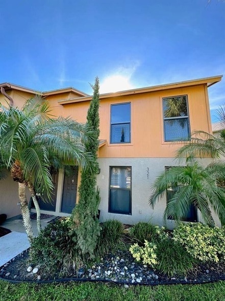 Building Photo - 321 Sandtree Dr