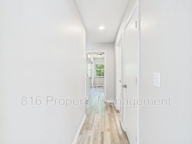 Building Photo - 7941 NW 79th Pl