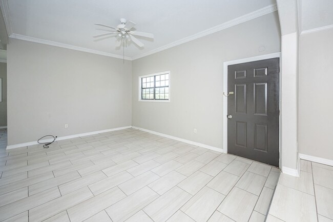 Building Photo - Charming 4-Bedroom, 2-Bath Home in a Prime Location