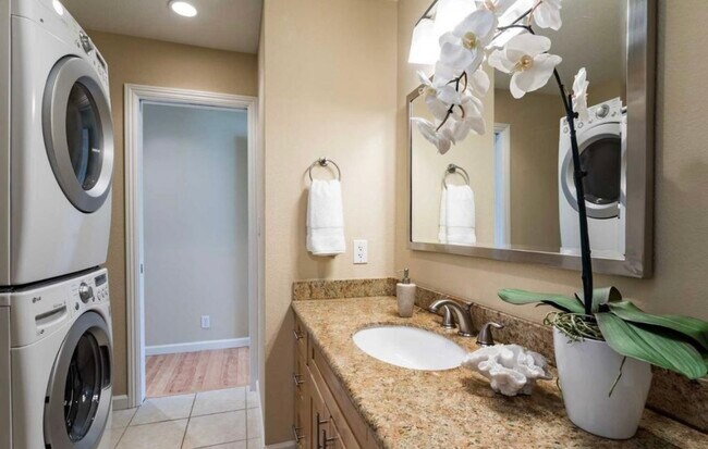 Building Photo - 580 Vista Ave