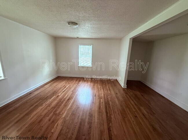 Building Photo - 2677 Larose Ave