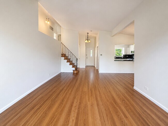 Building Photo - 406 Sunset Dr