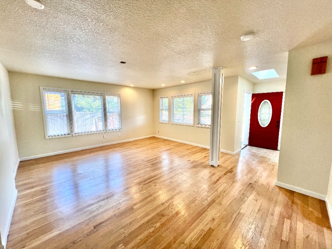 Building Photo - 5008 NE 48th Ave