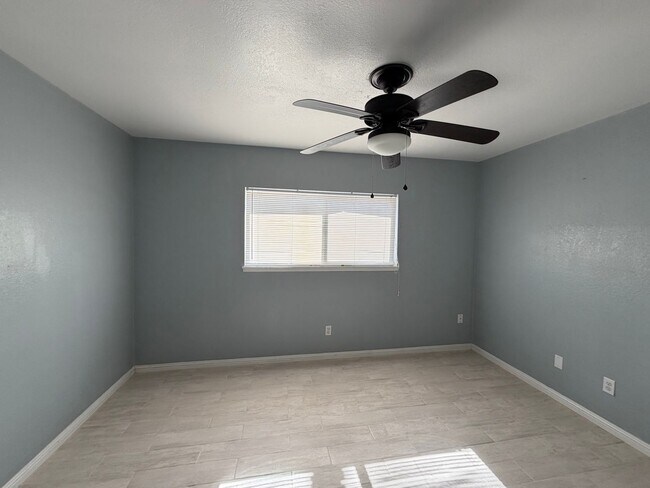 Building Photo - Wow Check out this 3 BD 2 BA SW Charmer near White Ln & Akers Road