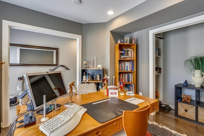 Building Photo - GREAT LOCATION!! Stunning 3BD/3.5BA luxury 4-level townhouse!