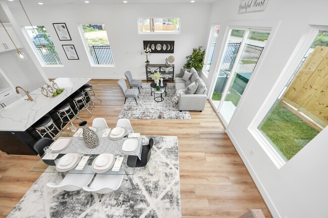 Building Photo - 2430 Harrington St