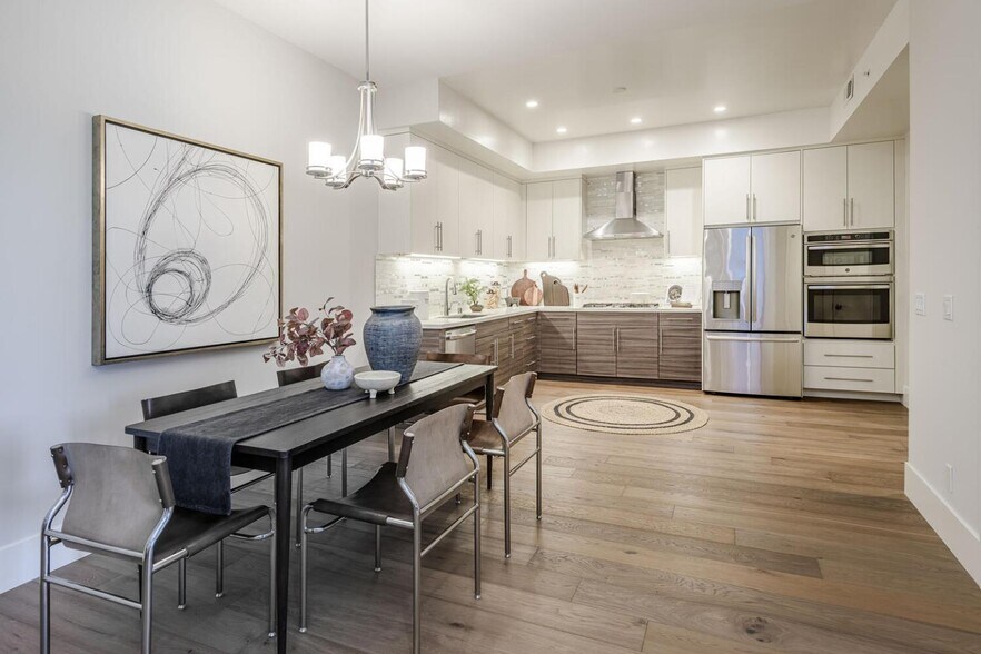 Building Photo - 600 El Camino Real