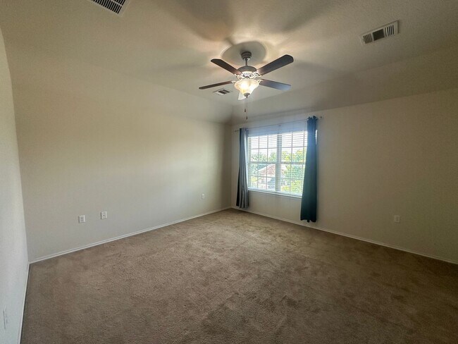 Building Photo - 3 Bed 2 Bath in Austin Tx