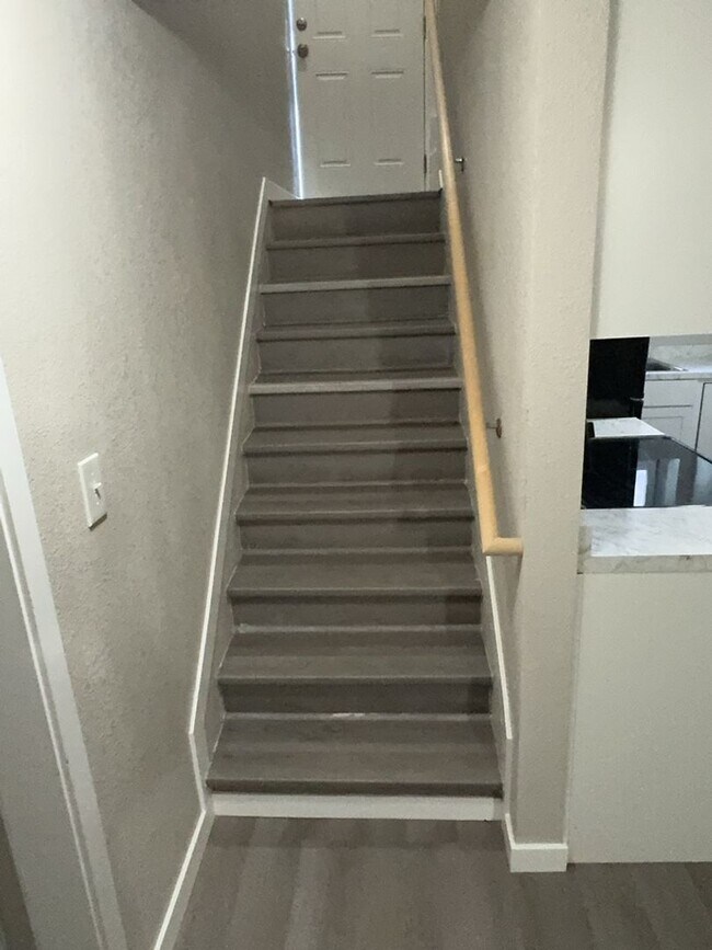 Building Photo - Utilities Included - 1 Bed 1 Bath Apartment