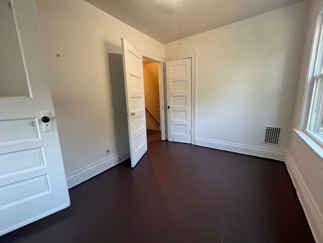 Building Photo - 114-116 Depew St