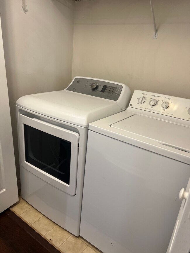 Building Photo - Beautifully Updated Brighton Bay Villa