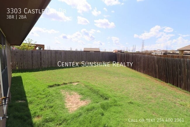 Building Photo - 3303 Castleton Dr