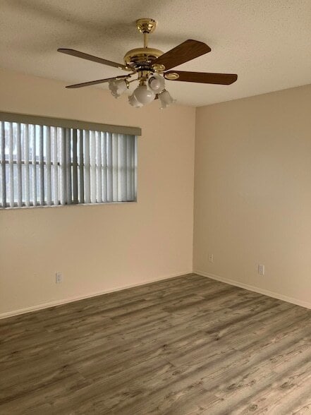 Building Photo - 2556 Dudley Dr E