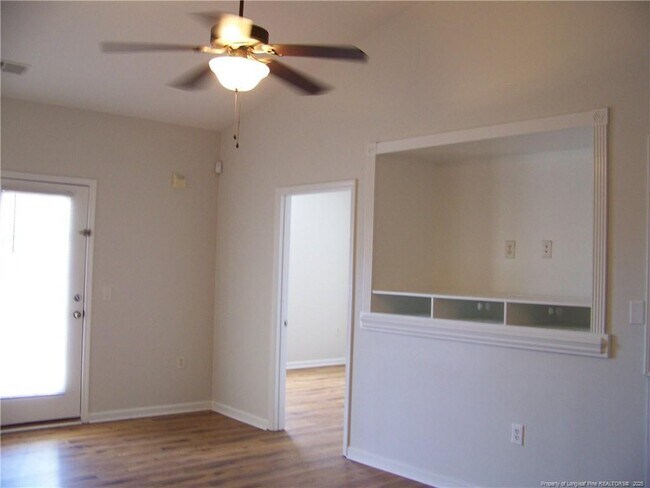 Building Photo - 616 Marshtree Ln