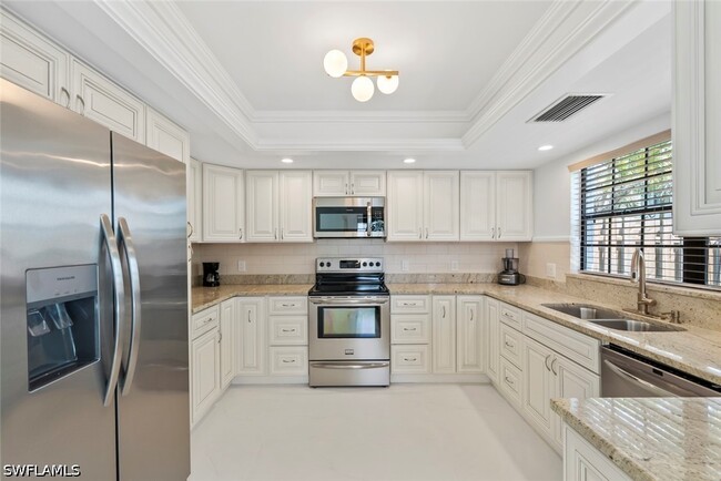 Building Photo - 879 Meadowland Dr
