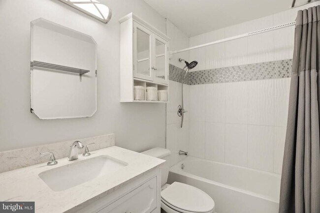 Building Photo - 7897 Pavilion Dr