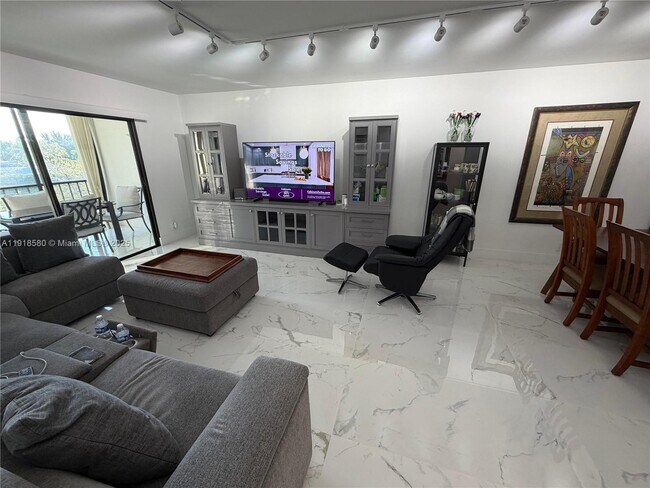 Primary Photo - 7290 Kinghurst Dr