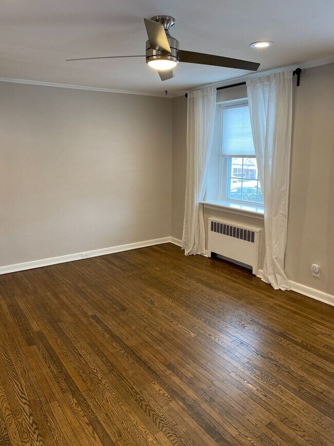 Building Photo - Gorgeous 3-Bedroom Townhouse in Ardmore! Available mid-September!