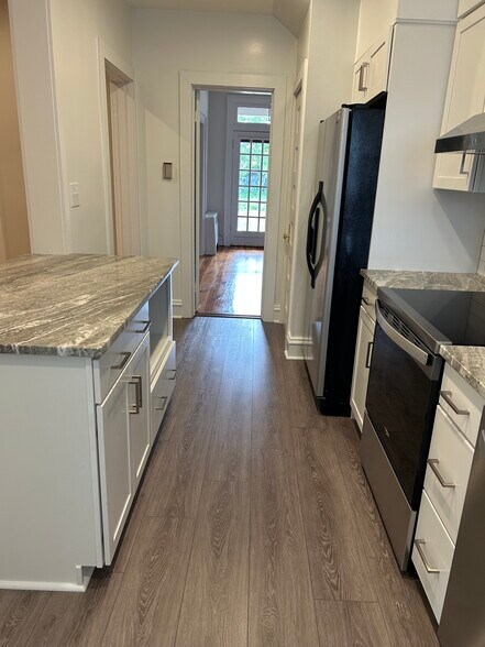 Brand new kitchen - 7 S Dooley Ave