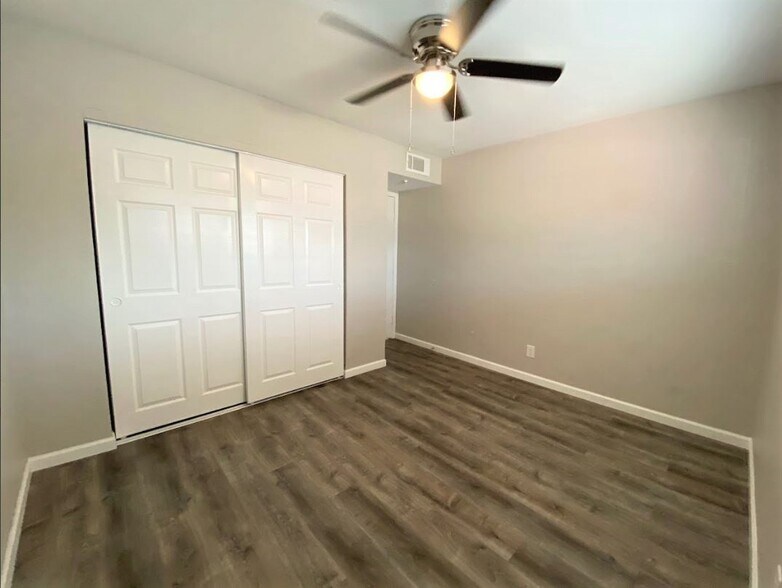 Building Photo - 809 E Bellevue Rd