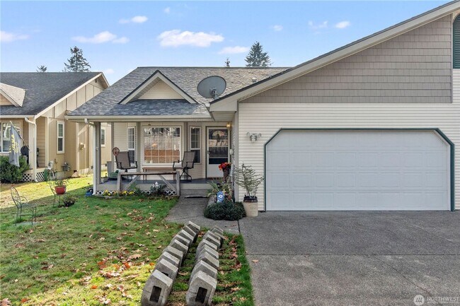 Building Photo - Quiet Updated Townhome in Prime Location!