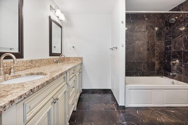 Building Photo - 2 bedroom in Chicago IL 60613