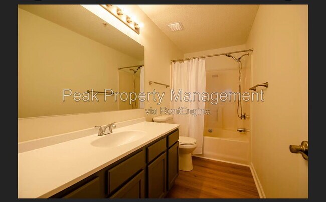 Building Photo - 820 Brassie Ln