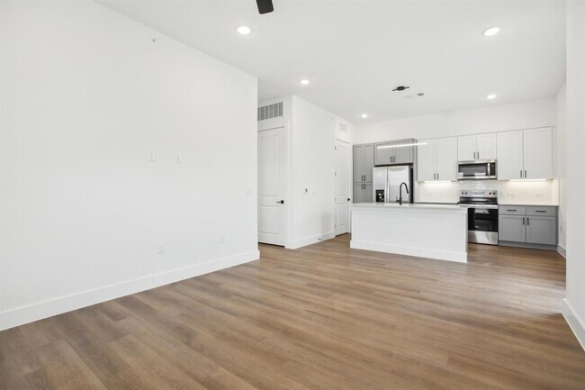 Building Photo - 1601 Mustang Dr