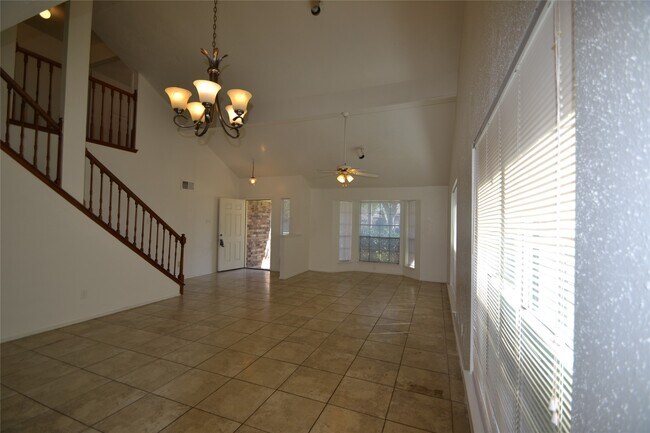 Building Photo - 12410 Meadow Briar Dr