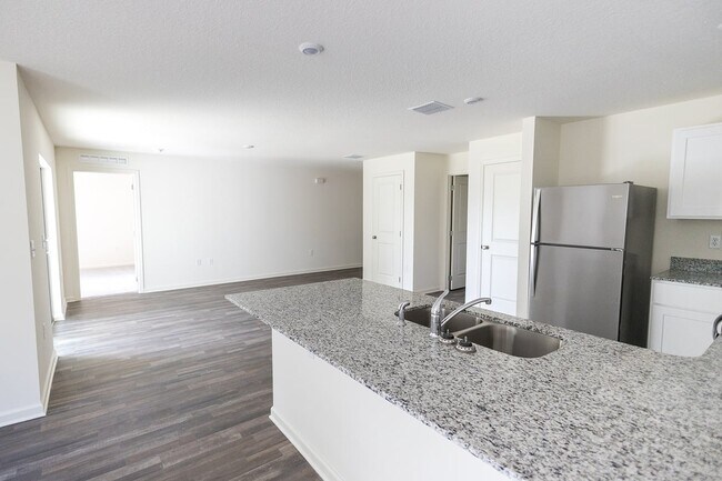 Building Photo - 664 Hillview Lp