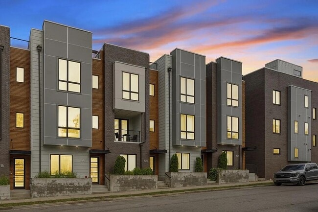 Primary Photo - 818-813 13th Ave S