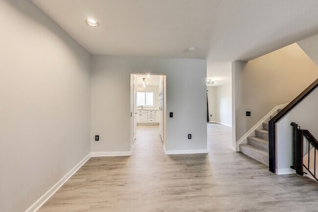 Building Photo - 3 bed + 2 Full + 2 half Bath - End Unit TH