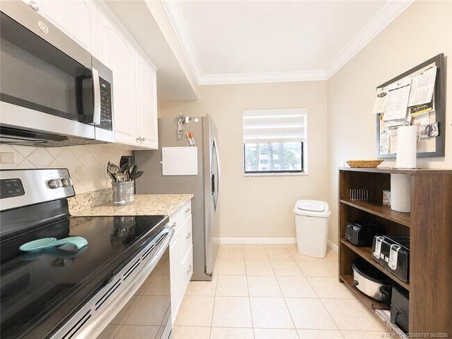 Building Photo - 7430 S Ocean Dr