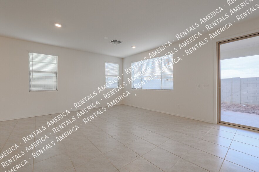 Building Photo - 10036 E Tiburon Ave
