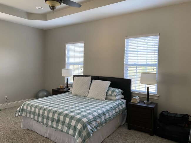 Building Photo - Secluded 4 Bed 3.5 Bath Near MacDill