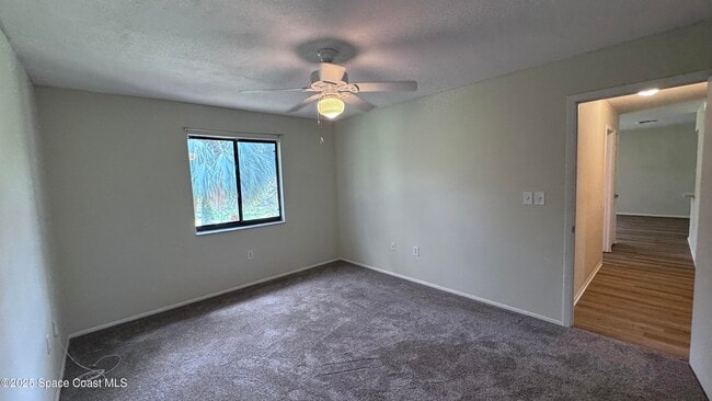 Building Photo - 2216 Flower Tree Cir